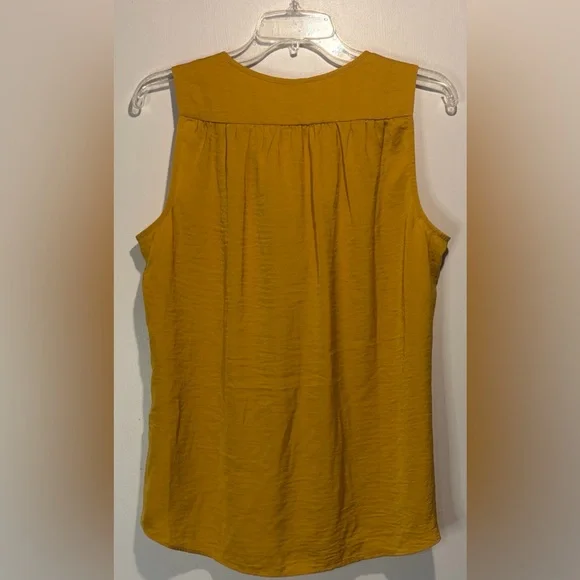 Cabi- BUNDLE! 2 Sleeveless Hi-Low Blouse Tops Floral Stripe + Gold Tie- Size M - Picture 7 of 9